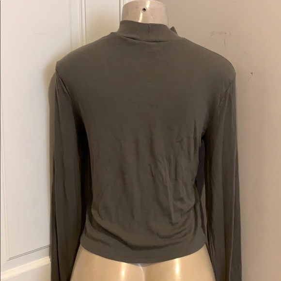 H&M DIVIDED Green turtle neck top size Large - Picture 3 of 3